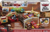 Cars On The Road Set Joaca include Lightning McQueen si Mater Truck HGV68