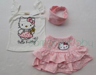 Set haine vara fete Hello Kitty cu fustita