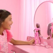 Barbie Deluxe Style Barbiecore  HYV28