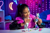 MONSTER HIGH LAGOONA BLUE cu animalut si accesorii HHK55